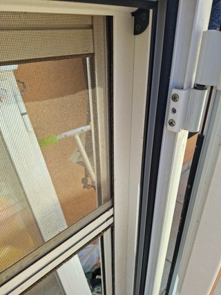 Ventana doble cristal con persiana electrica y mos
