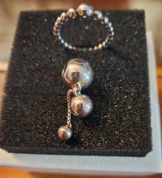 Anillo  y Charm de bolas Pandora