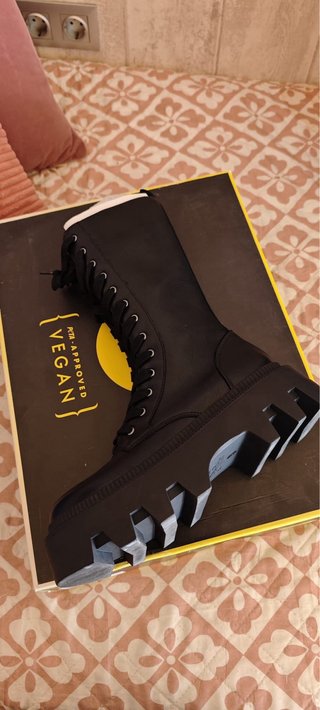 Botas Buffalo Flora Laceup Hi Talla 40