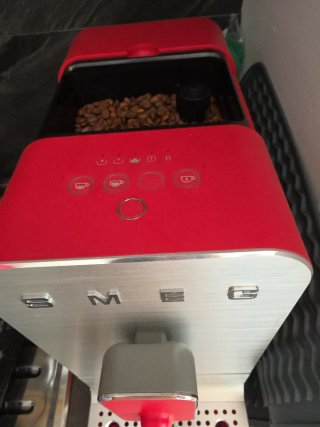 Cafetera SMEG Roja y Plateada