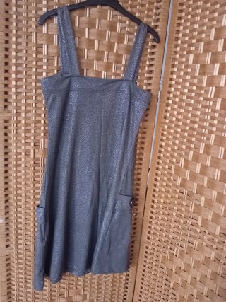 Vestido gris con botones