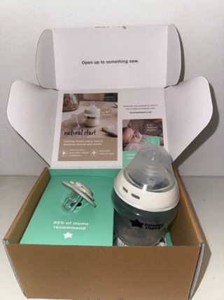 Caja regalo Tommee Tippee biberón y chupete