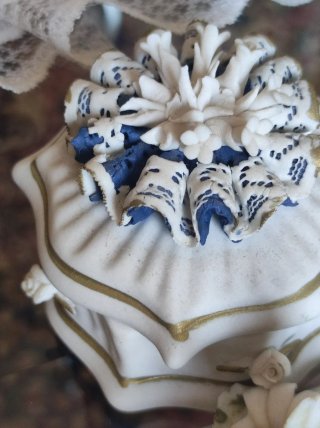 Oggettistica porcellana Capodimonte