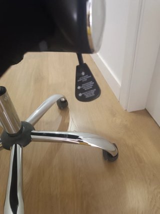 Silla de oficina ergonómica con ruedas