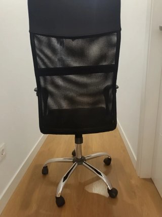 Silla de oficina ergonómica con ruedas