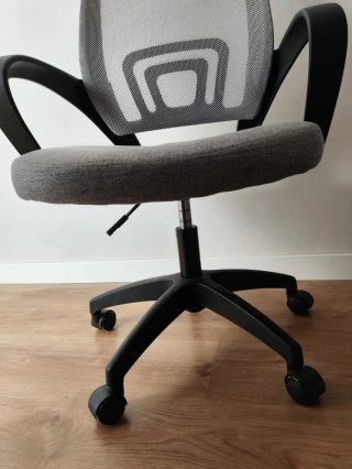 Silla de oficina ergonómica gris