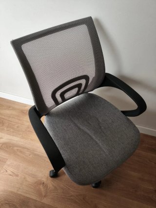 Silla de oficina ergonómica gris