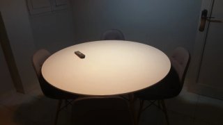 Mesa redonda blanca y haya. Diseño nórdico de 120