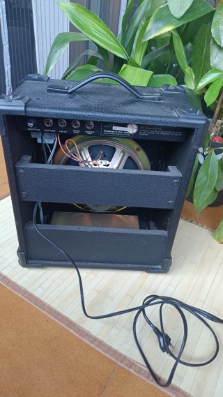 Amplificador de guitarra ARAI AG-35R (35W)