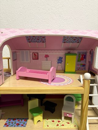 Casa de muñecas de madera