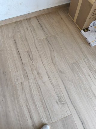 Suelo porcelánico imitación madera