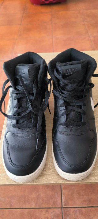 Zapatillas Nike Baloncesto Negras y Blancas