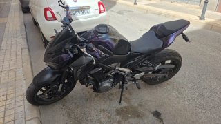 Kawasaki Z900 A2 Negra/Morada limitada en papeles