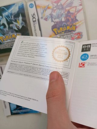 cajas y manuales originales pokémon blanca/negra 2