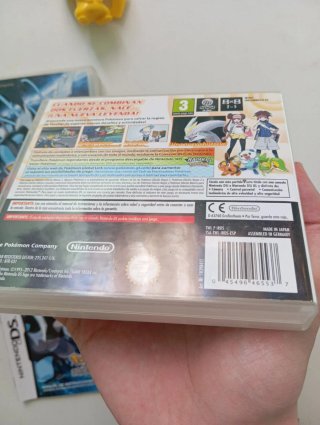 cajas y manuales originales pokémon blanca/negra 2