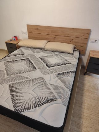 Dormitorio (colchon, mesitas, canapé y cabecero)