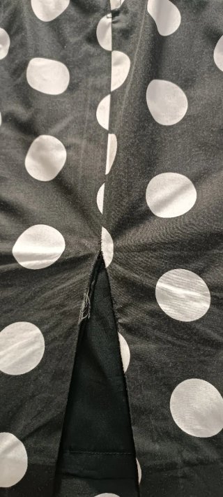 Falda de lunares negra y blanca