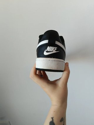 Nike Court Borough negras