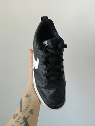 Nike Court Borough negras