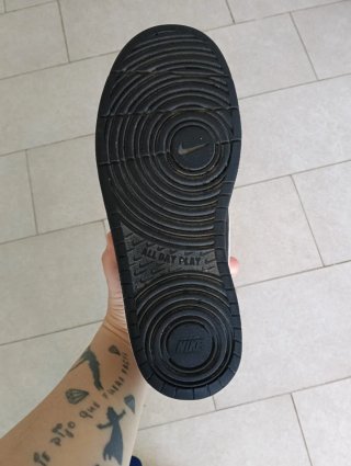 Nike Court Borough negras