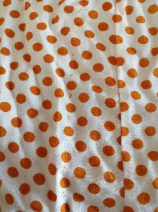 Vestito a pois arancione e bianco