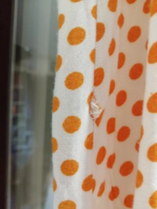 Vestito a pois arancione e bianco