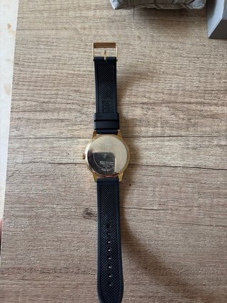 Reloj Guess Negro y Dorado