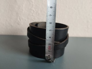 Muñequera de cuero negra