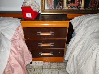 3 Camas con colchón y si se quiere, hay habitación