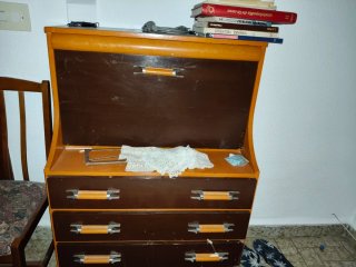 3 Camas con colchón y si se quiere, hay habitación