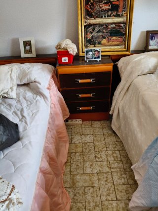 3 Camas con colchón y si se quiere, hay habitación