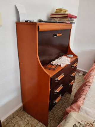 3 Camas con colchón y si se quiere, hay habitación