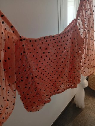 Top naranja y morado con volantes