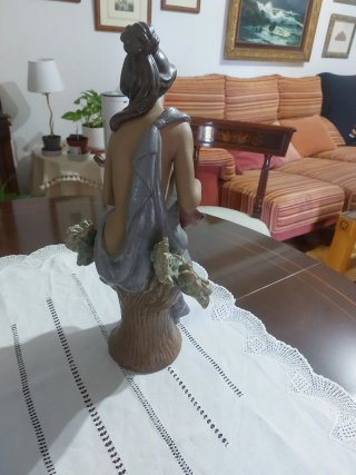 Figura Lladró Mujer con Lira
