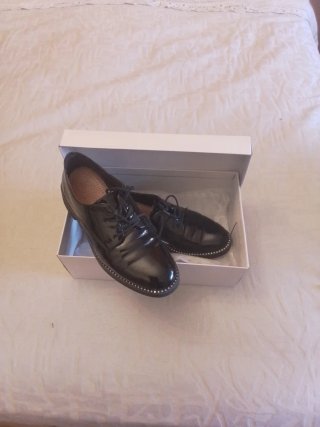 Zapatos charol negro brillantes cordones
