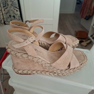Sandalias Alma en Pena Piel Beige y Doradas