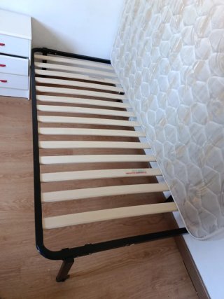 Llit individual amb somier 180 x 90 cm