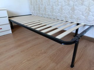 Llit individual amb somier 180 x 90 cm