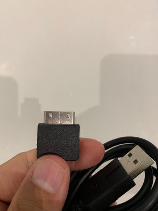 Cargador europeo PSP Go con cable USB