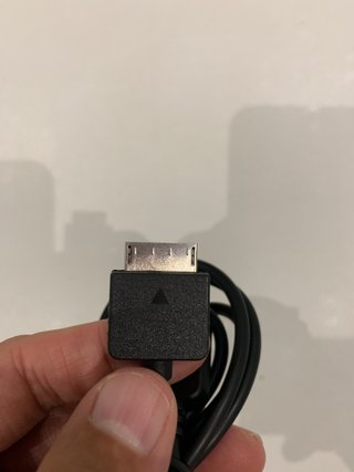 Cargador europeo PSP Go con cable USB