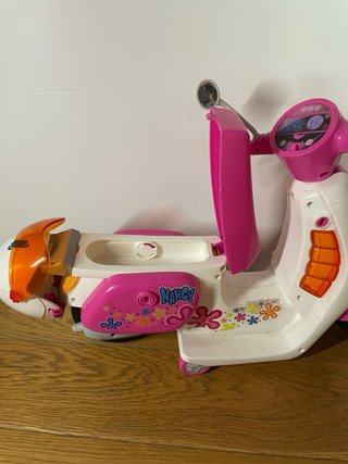 Moto Scooter Nancy Rosa y Blanca
