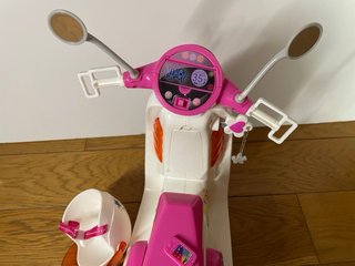 Moto Scooter Nancy Rosa y Blanca
