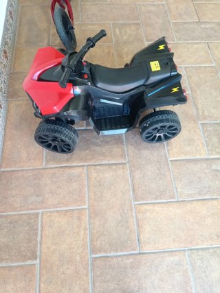 Quad infantil rojo y negro