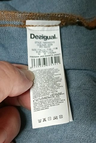 Cazadora vaquera Desigual, talla 42