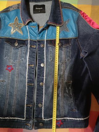 Cazadora vaquera Desigual, talla 42