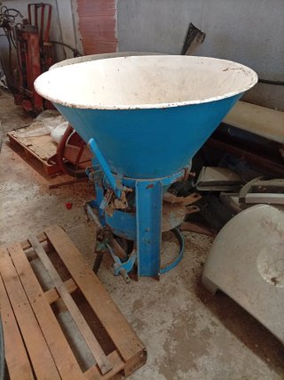 Abonadora de embudo para tractor
