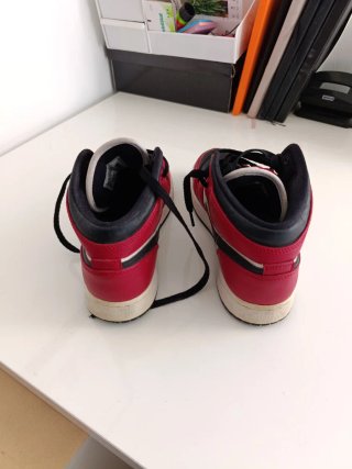 Nike Jordan 1 Mid Rojo/Negro Talla 38