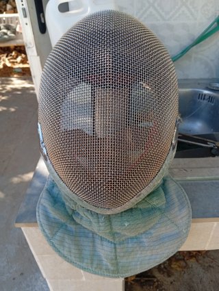 Casco de esgrima
