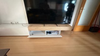 Mueble bajo TV blanco y madera