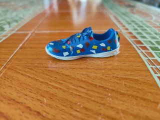 Zapatilla de juguete azul